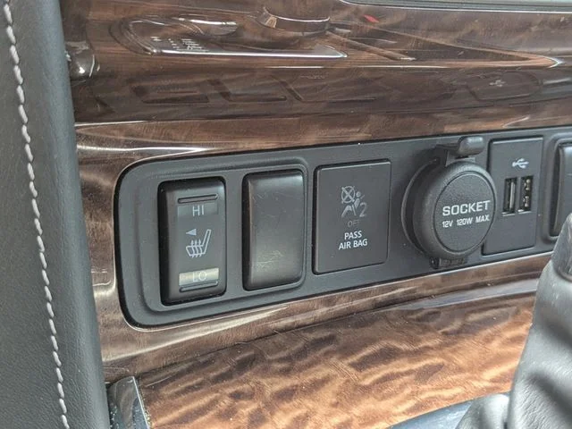 Used 2019 Blue Nissan SL image 27