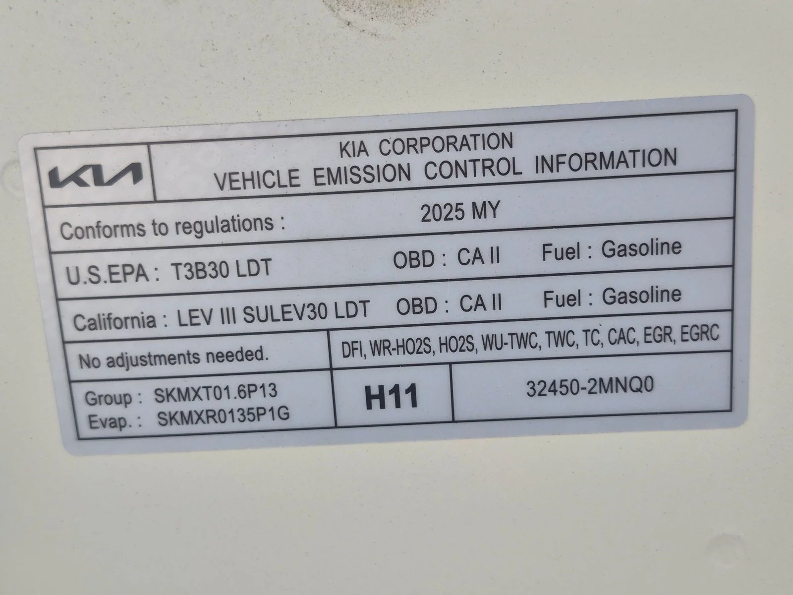 Used 2025 Snow White Pearl Kia EX image 21