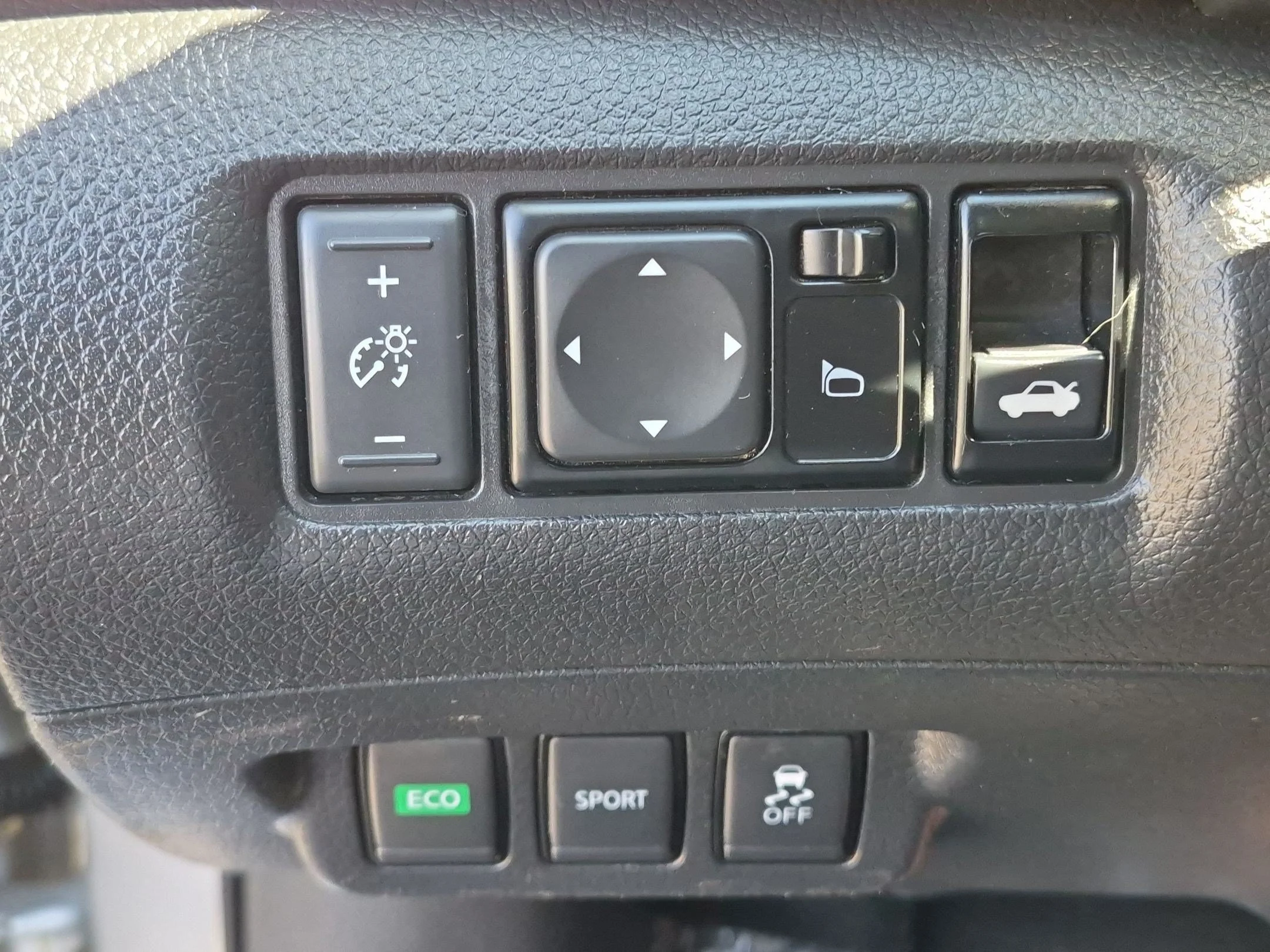 Used 2018 Brilliant Silver Nissan S image 23