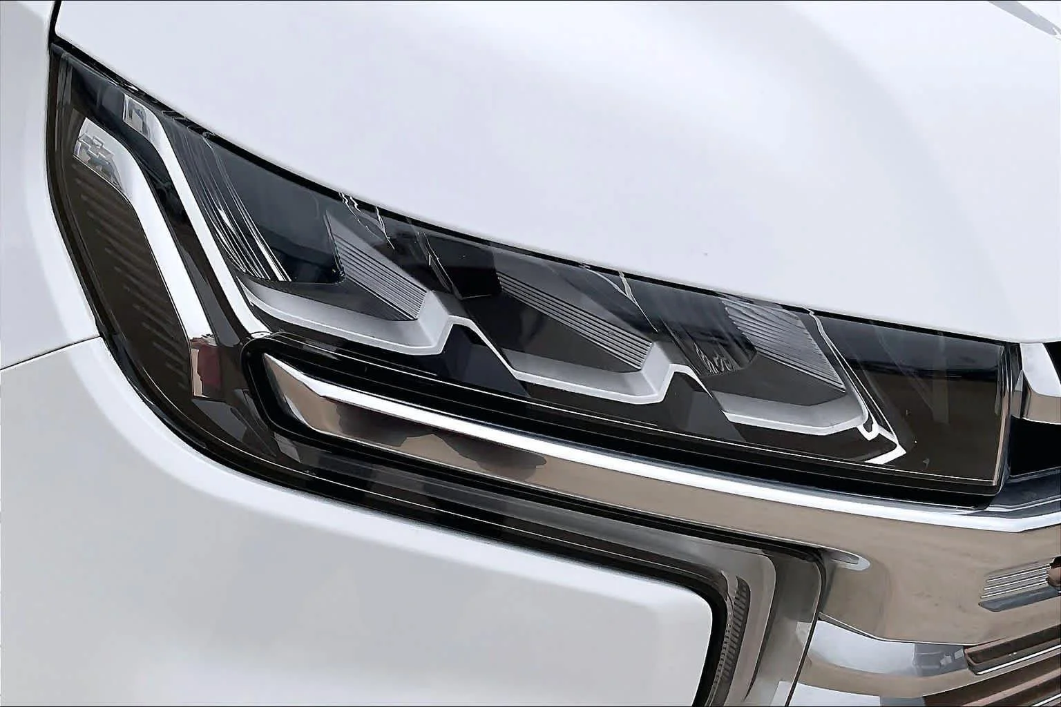 Used 2021 Summit White Chevrolet High Country image 28