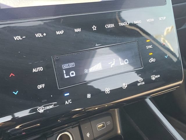 Used 2024 Atlas White Hyundai SEL image 28