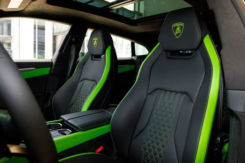 Used 2025 Green Lamborghini SE image 10