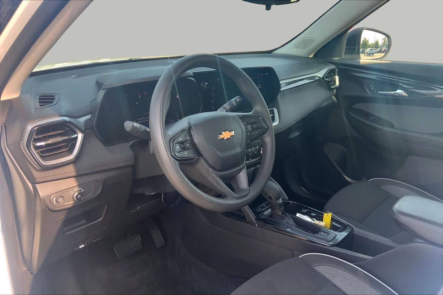 Used 2024 Summit White Chevrolet LS image 17