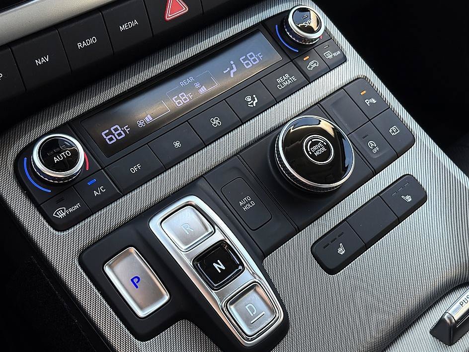 Used 2025 Abyss Black Pearl Hyundai SEL image 23