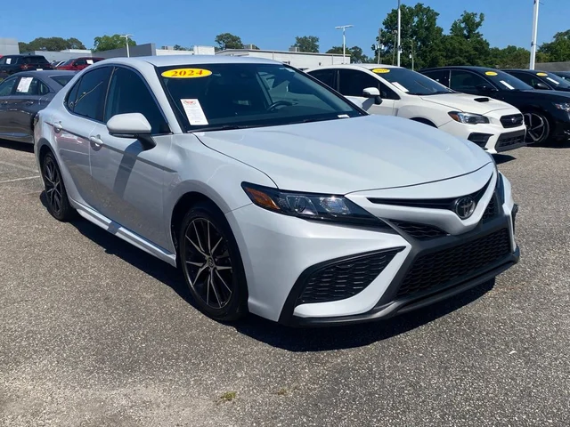 2024 Toyota Camry SE