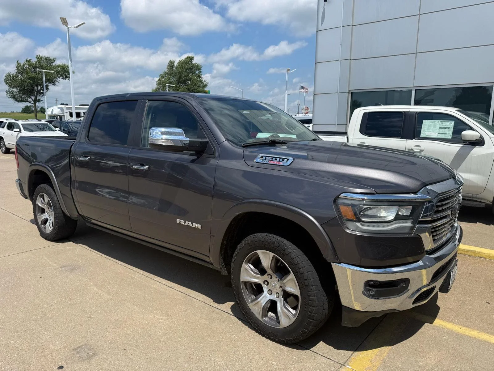 2021 RAM 1500 Laramie 4x4 Crew Cab 5'7's photo