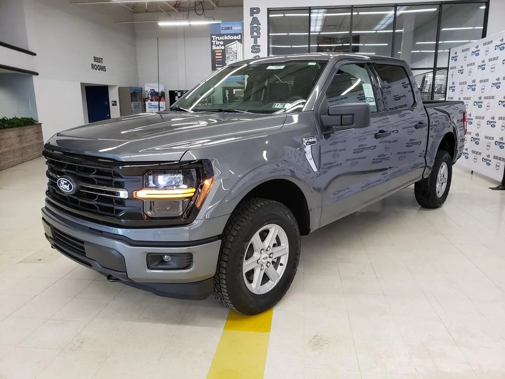 New 2026 Carbonized Gray Metallic Ford XLT image 3