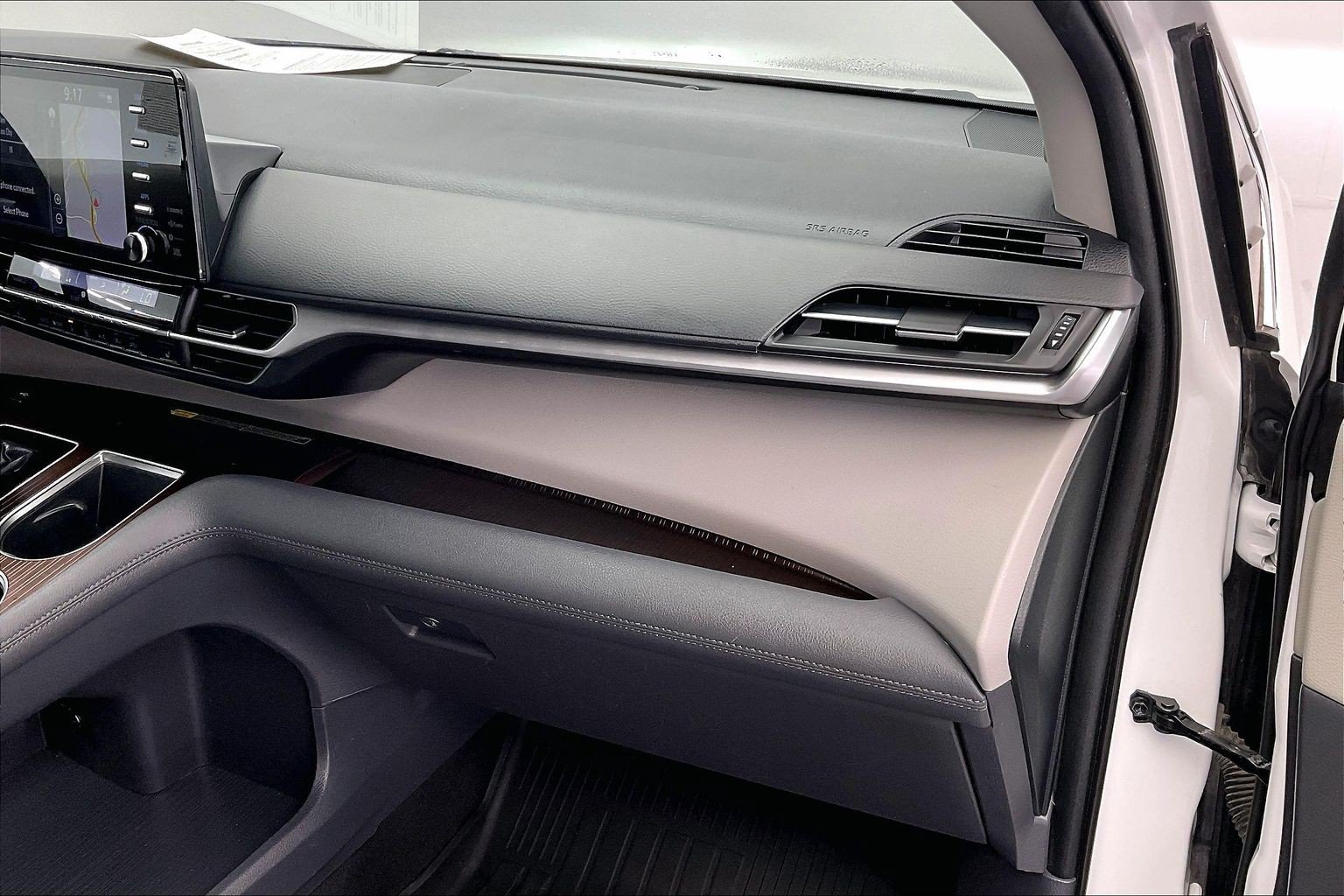 Used 2022 Wind Chill Pearl Toyota XLE image 16