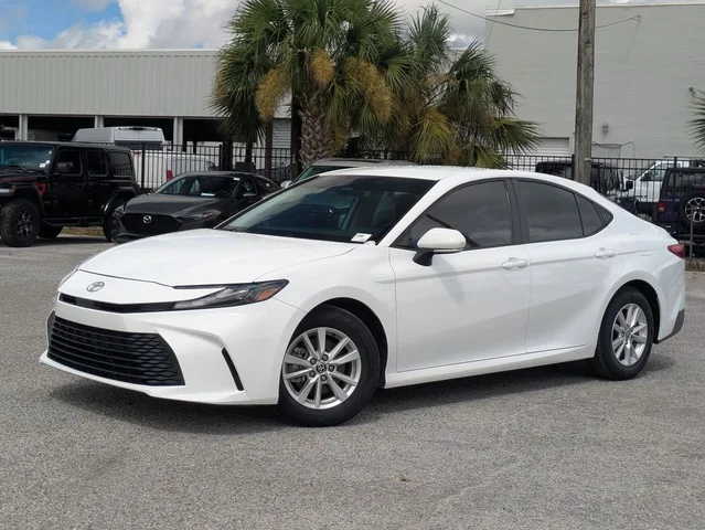 2025 Toyota Camry LE