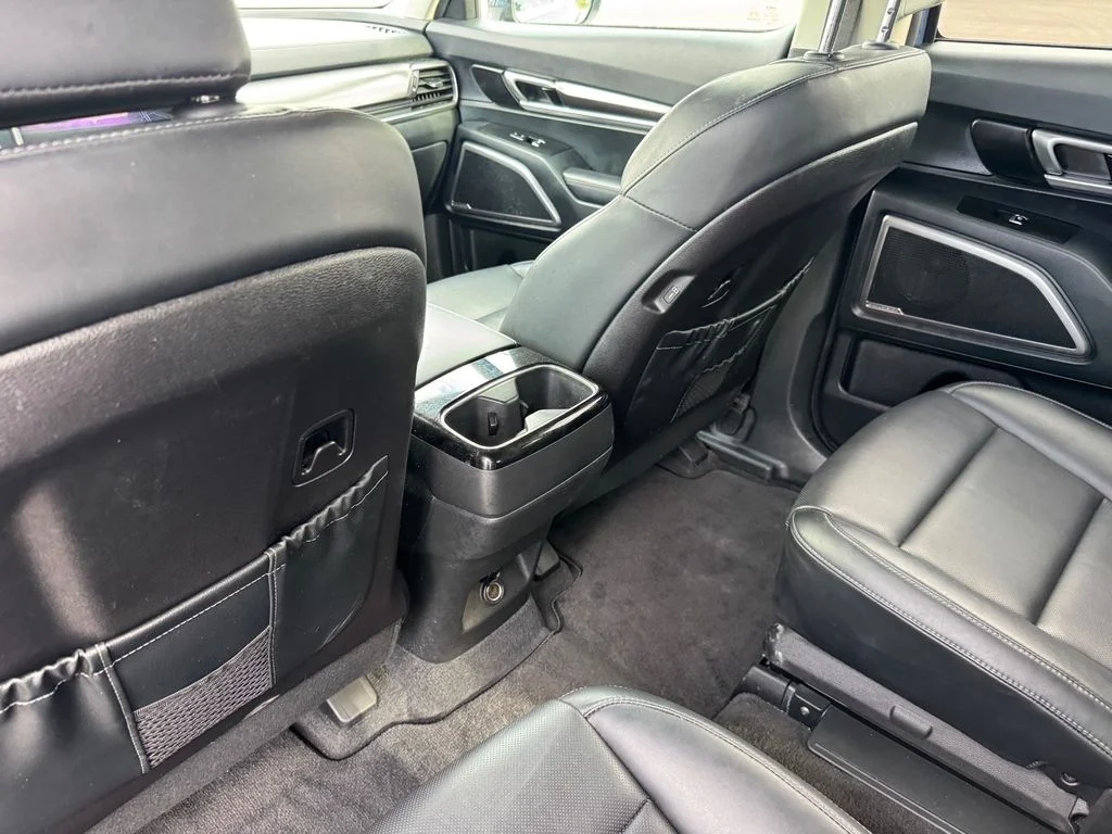 Used 2025 Black Kia S image 21
