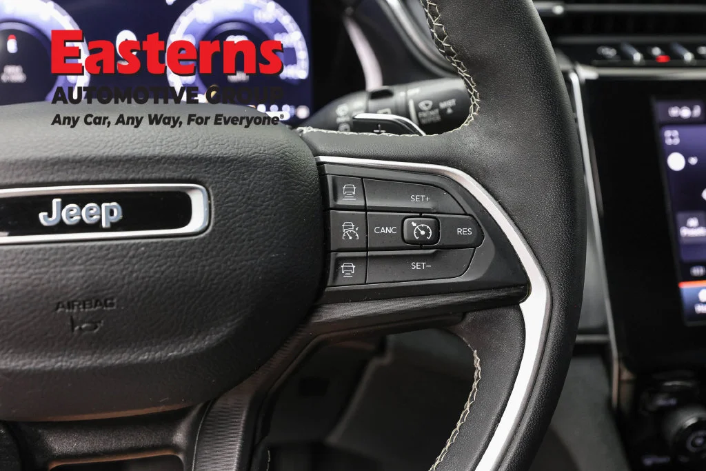 Used 2023 White Jeep Altitude image 16