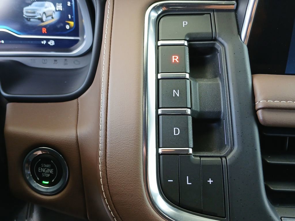 Used 2023 Iridescent Pearl Tricoat Chevrolet High Country image 16