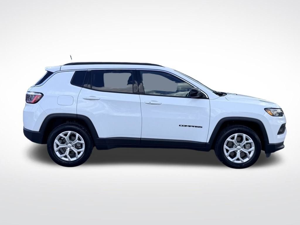 Used 2024 White Jeep Latitude image 7