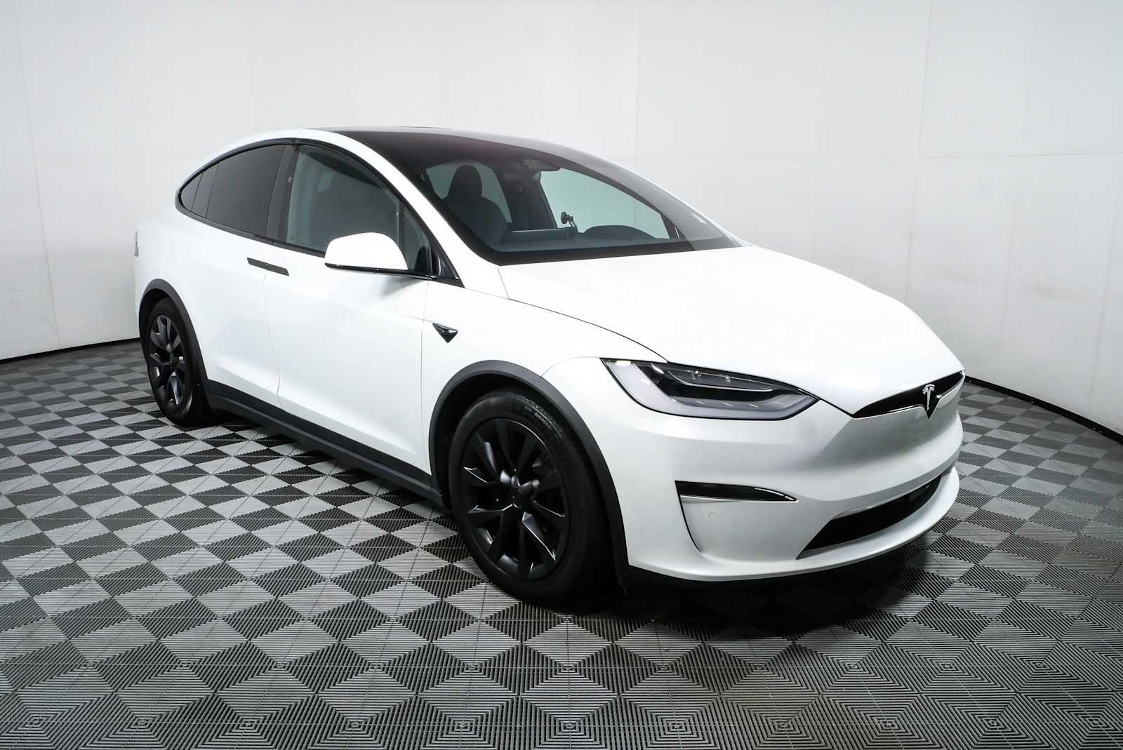 2022 Tesla Model X Long Range's photo