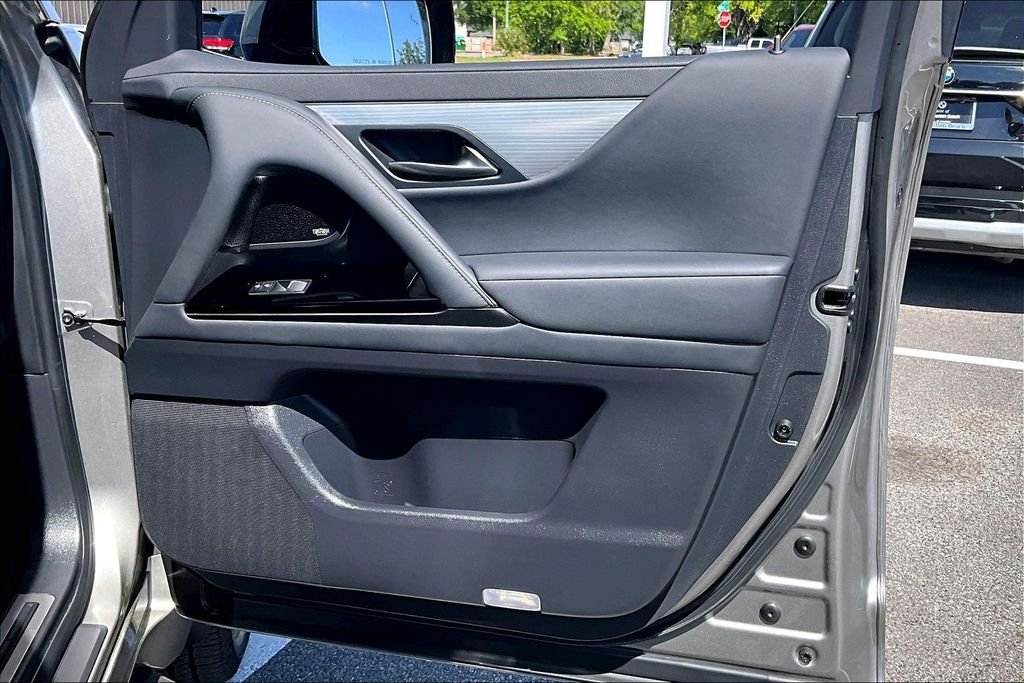 Used 2023 Silver Lexus 600 F SPORT image 28