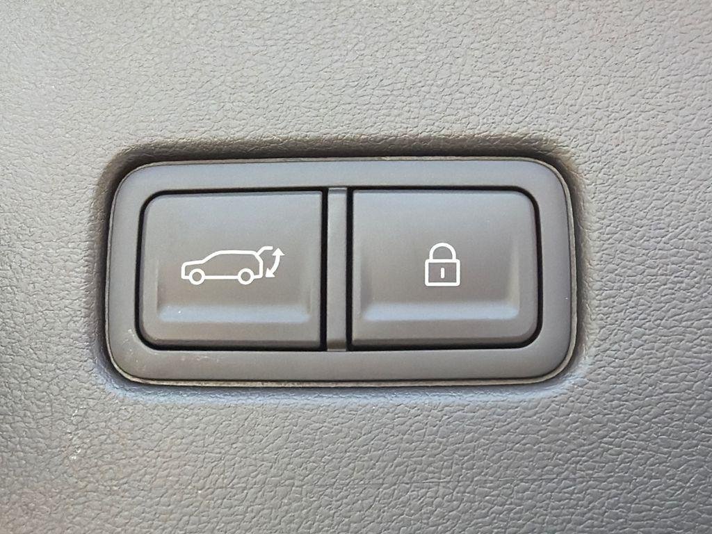 New 2026 White Hyundai SEL FWD image 19