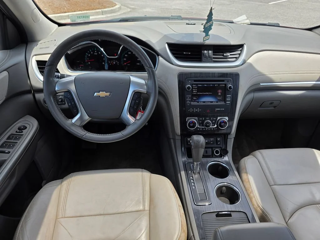 Used 2015 SIREN RED TINTCOAT Chevrolet LT image 26