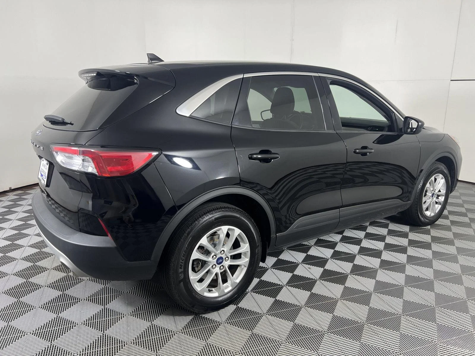 Used 2022 Agate Black Ford SE image 11