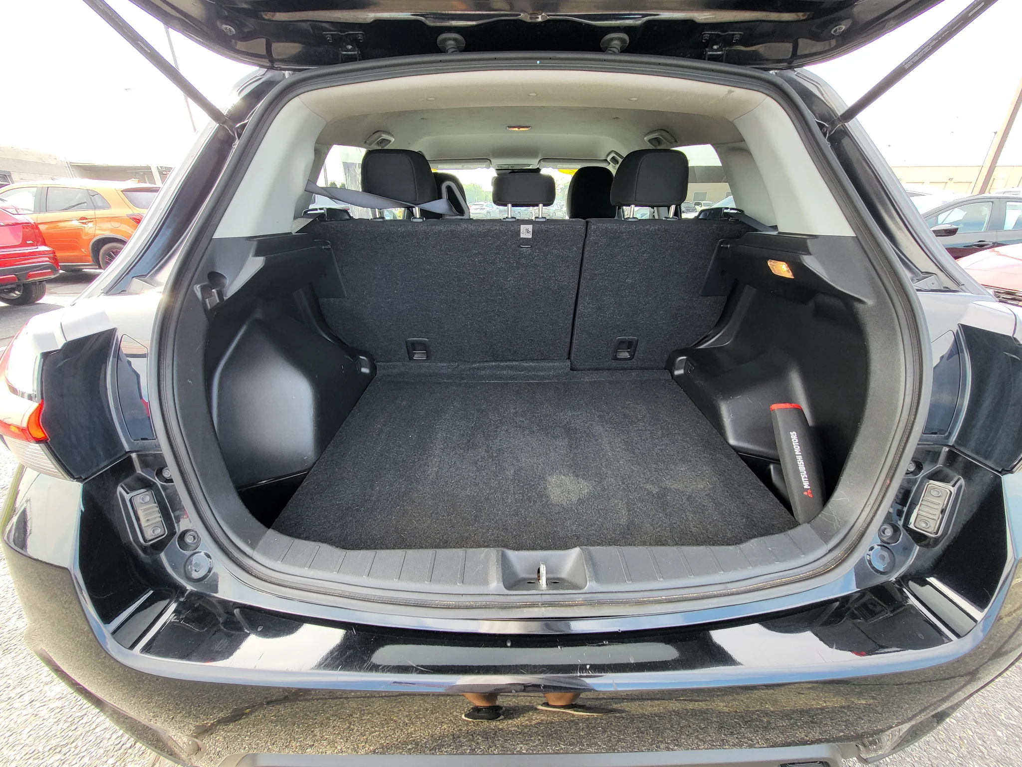 Used 2022 Labrador Black Pearl Mitsubishi LE image 23