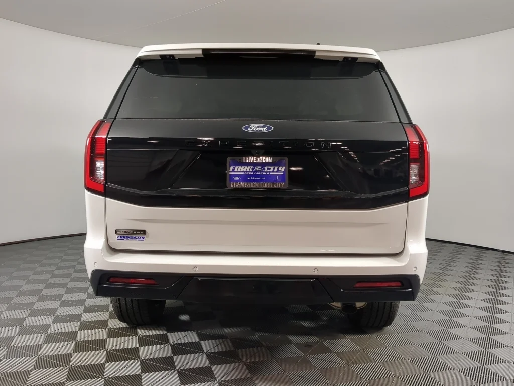 New 2027 Star White Metallic Tri-Coat Ford Platinum image 8