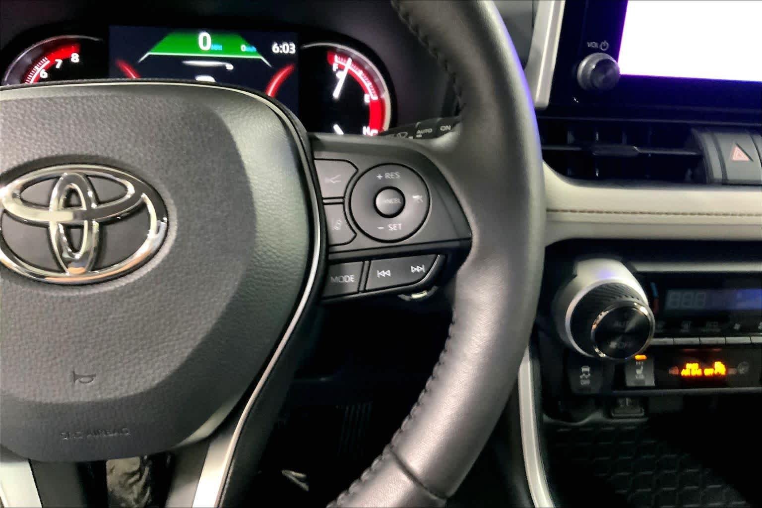 2025 Toyota RAV4 XLE - Photo 49