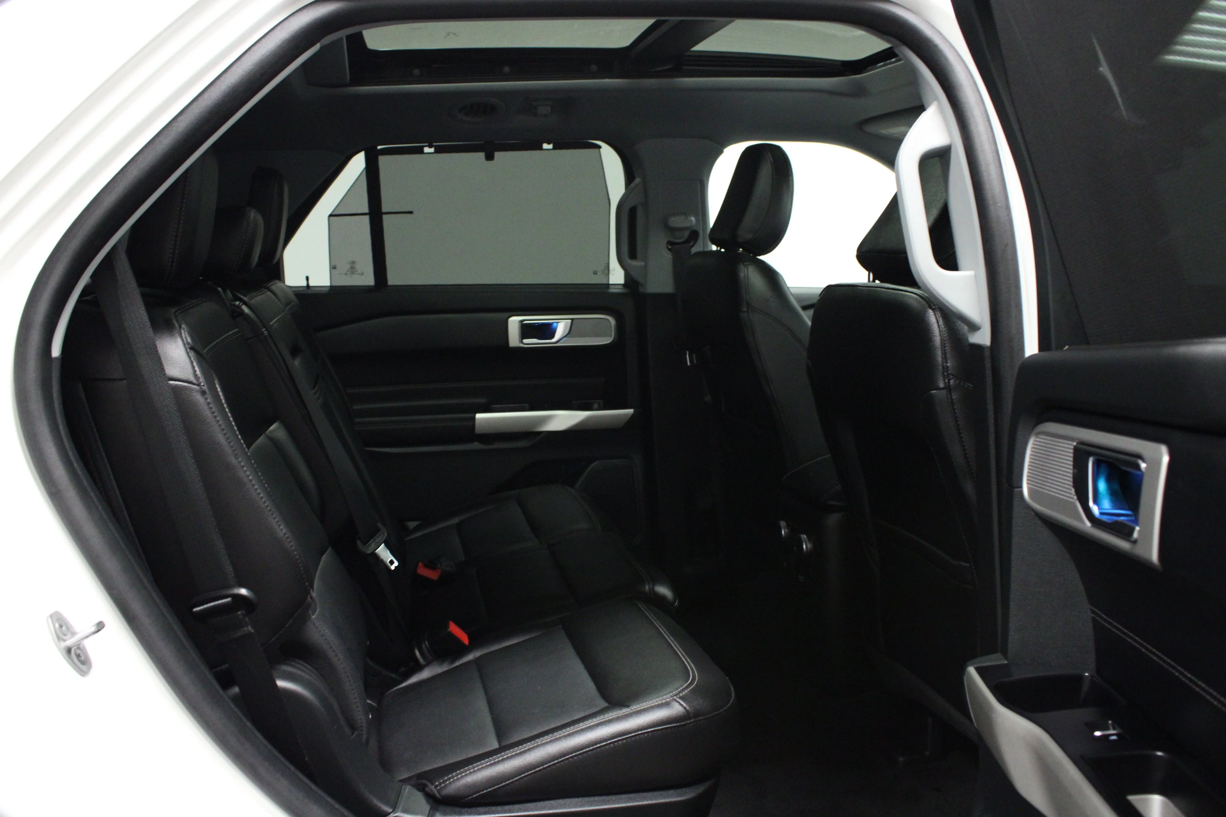 Used 2022 White Metallic Ford Limited image 16