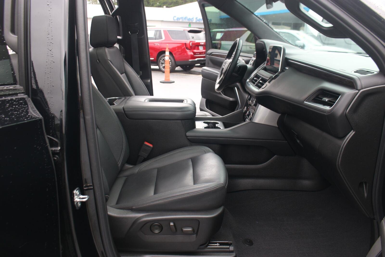 Used 2024 Black Chevrolet Z71 image 39