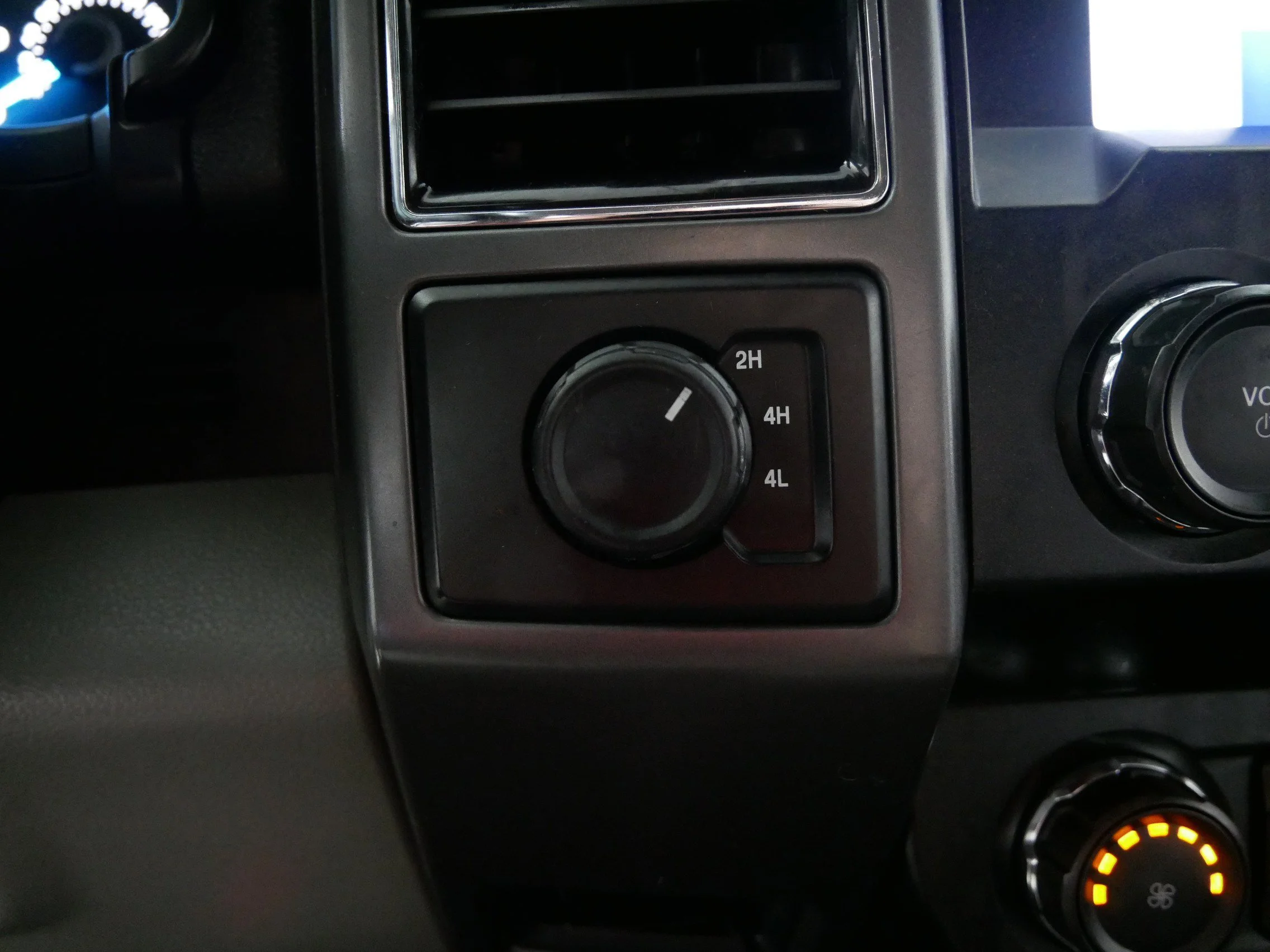 Used 2020 Agate Black Metallic Ford XLT image 30