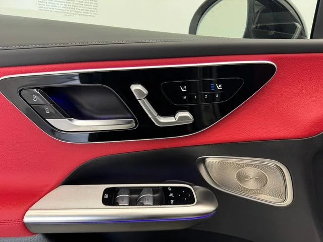 New 2027 White Mercedes-Benz GLC 300 image 38