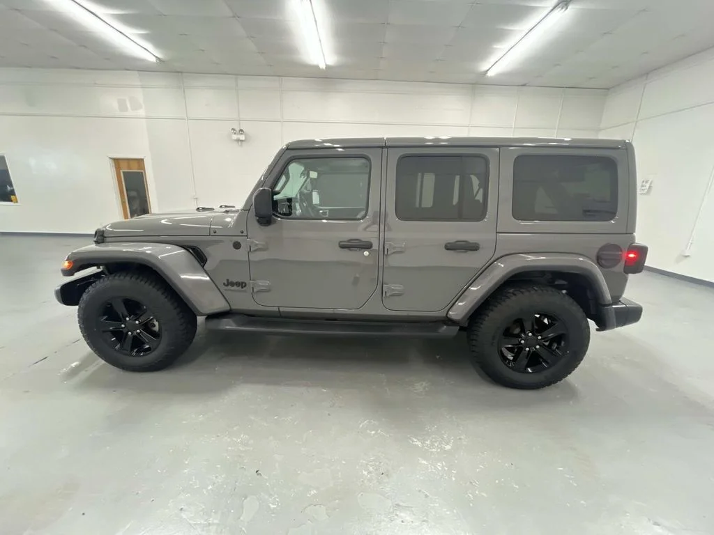 Used 2020 Sting-Gray Clearcoat Jeep Sahara Altitude 4WD 2.0L 1 Owner image 5