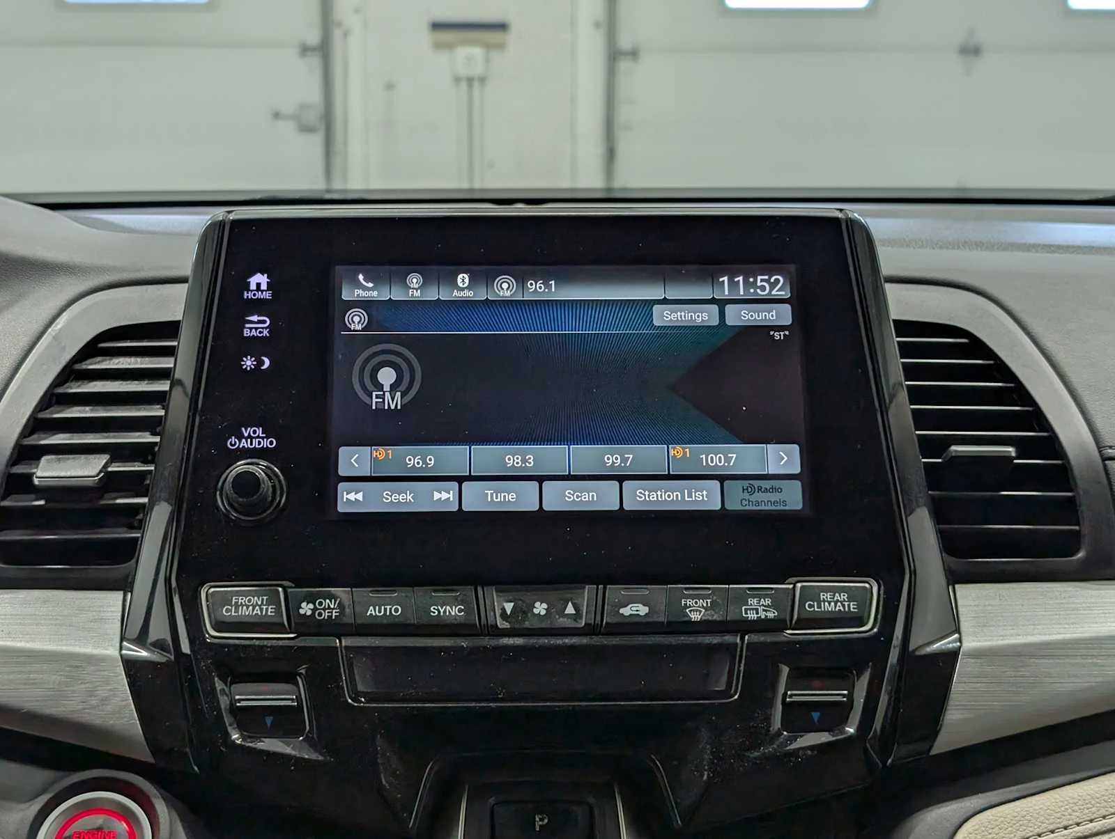 Used 2019 White Diamond Pearl Honda EX-L image 19
