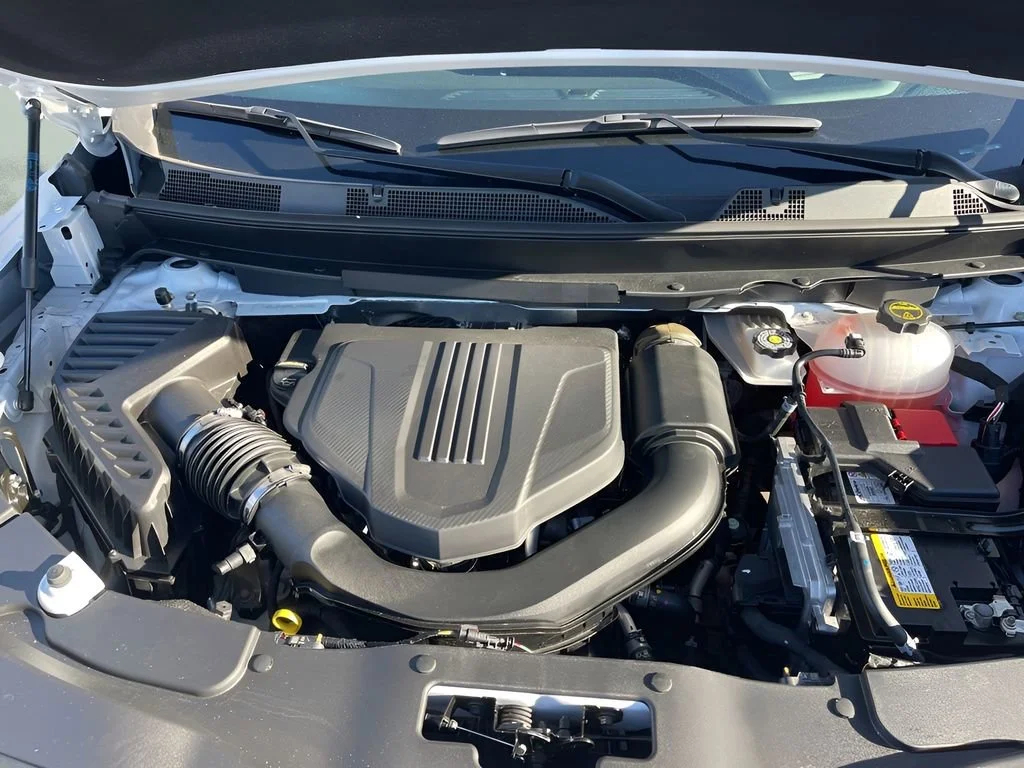 Used 2025 Summit White GMC Elevation image 33