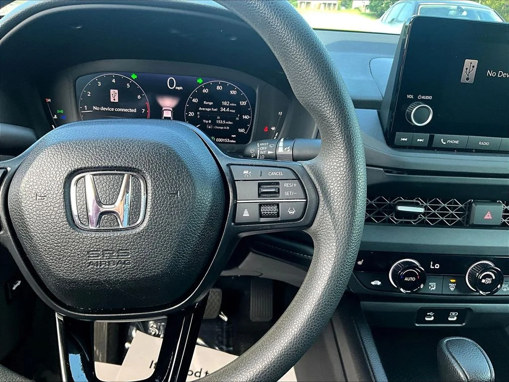 Used 2025 Crystal Black Pearl Honda SE image 13