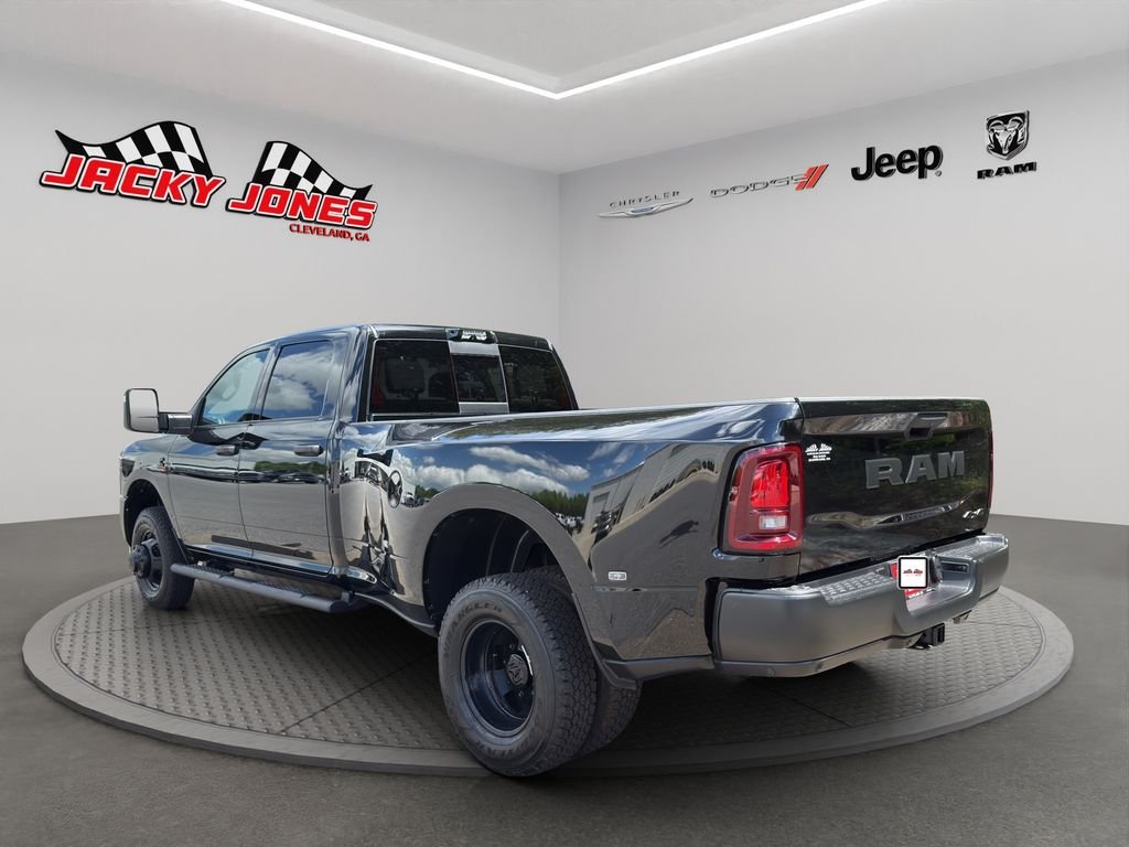New 2026 Diamond Black Crystal Pearl-Coat Exterior Paint RAM Tradesman image 7