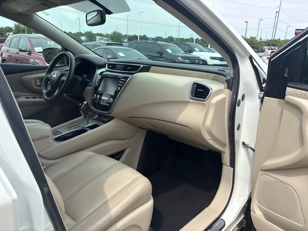 Used 2019 Pearl White Tricoat Nissan SL image 25