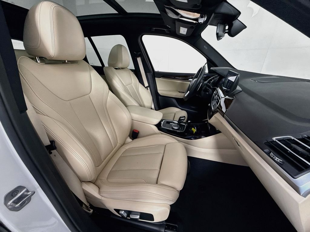 Used 2022 Alpine White BMW sDrive30i image 29
