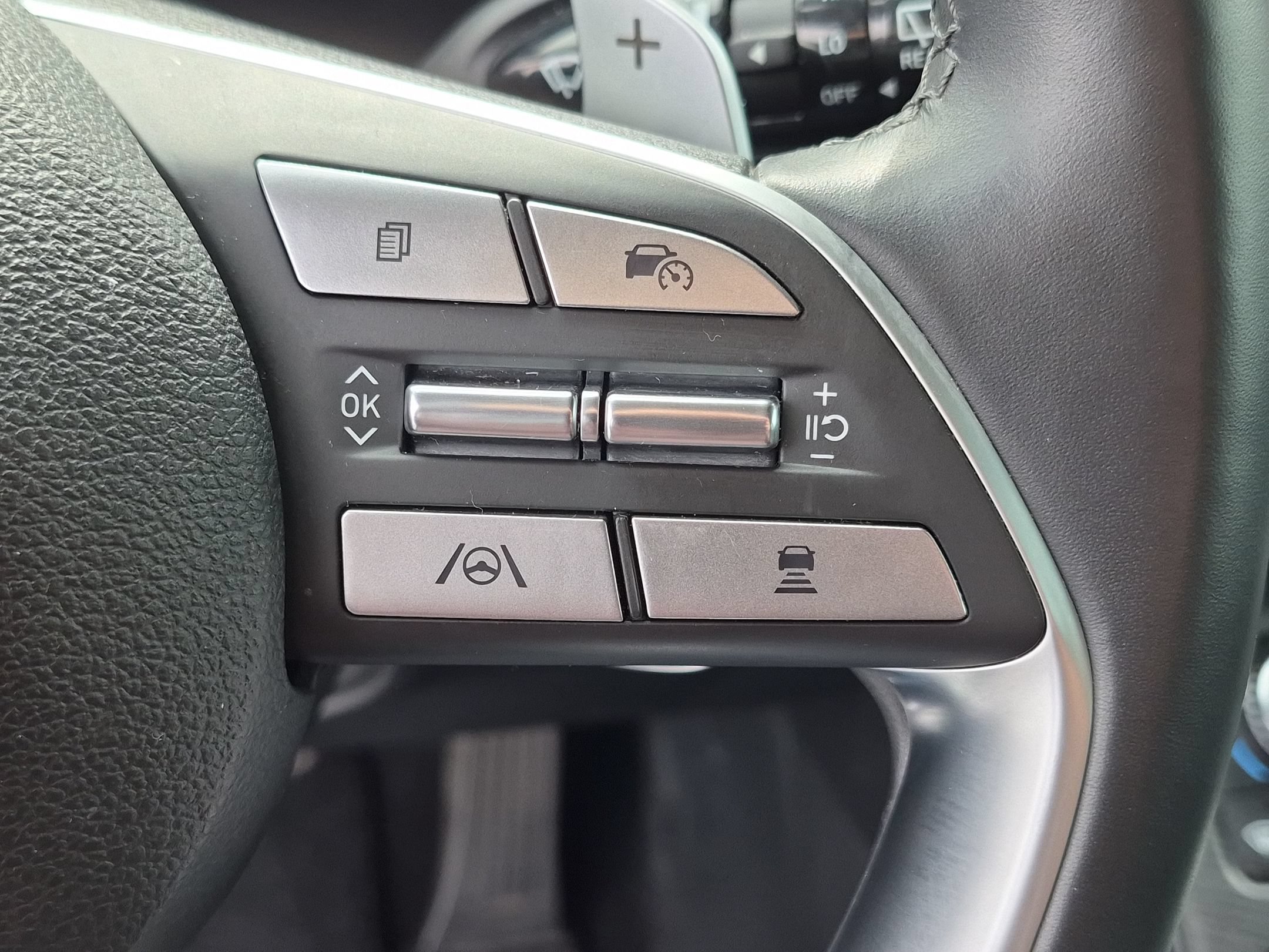 Used 2025 Hyper White Hyundai Limited image 18