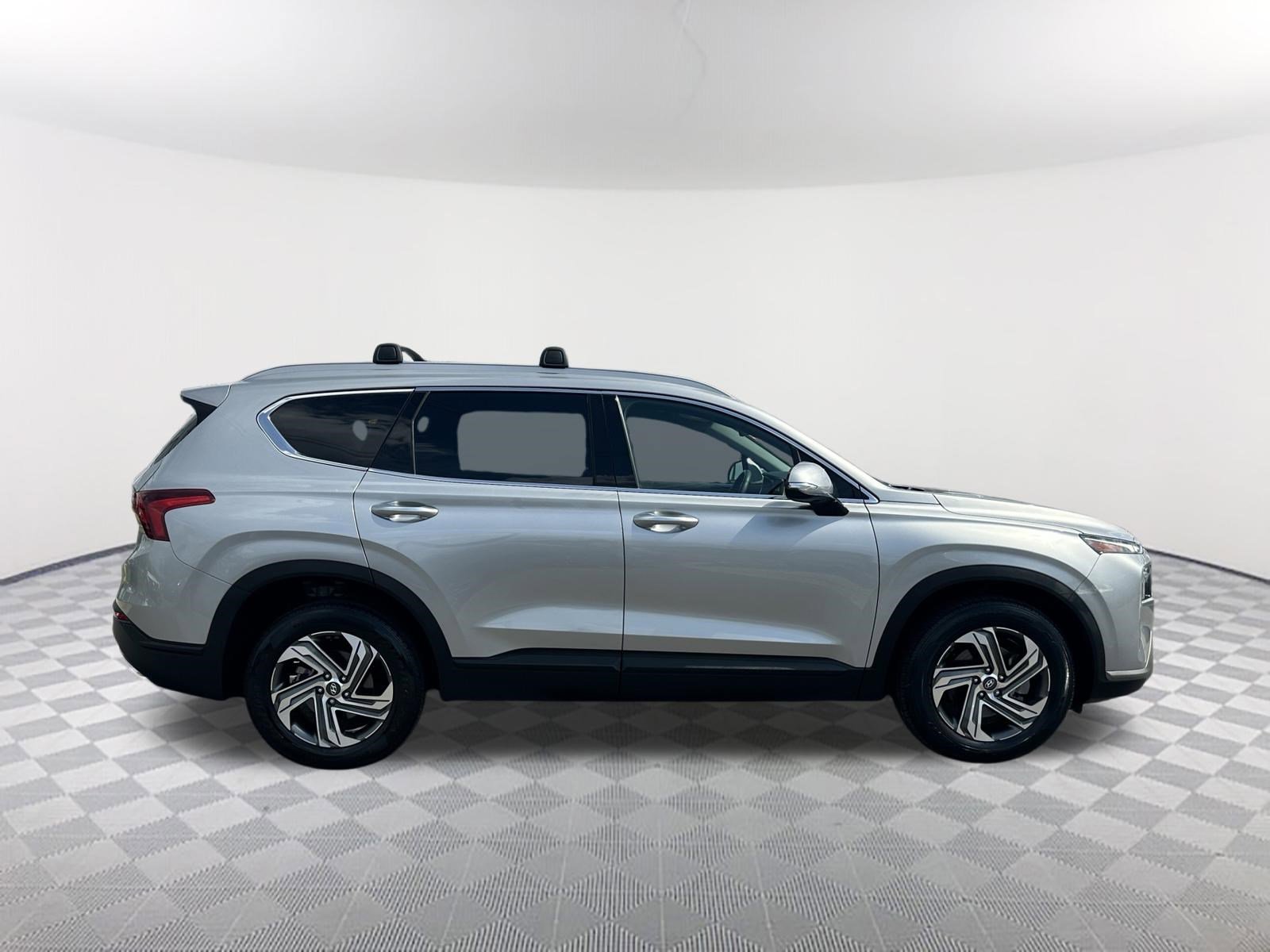 Used 2023 Shimmering Silver Hyundai SEL image 4