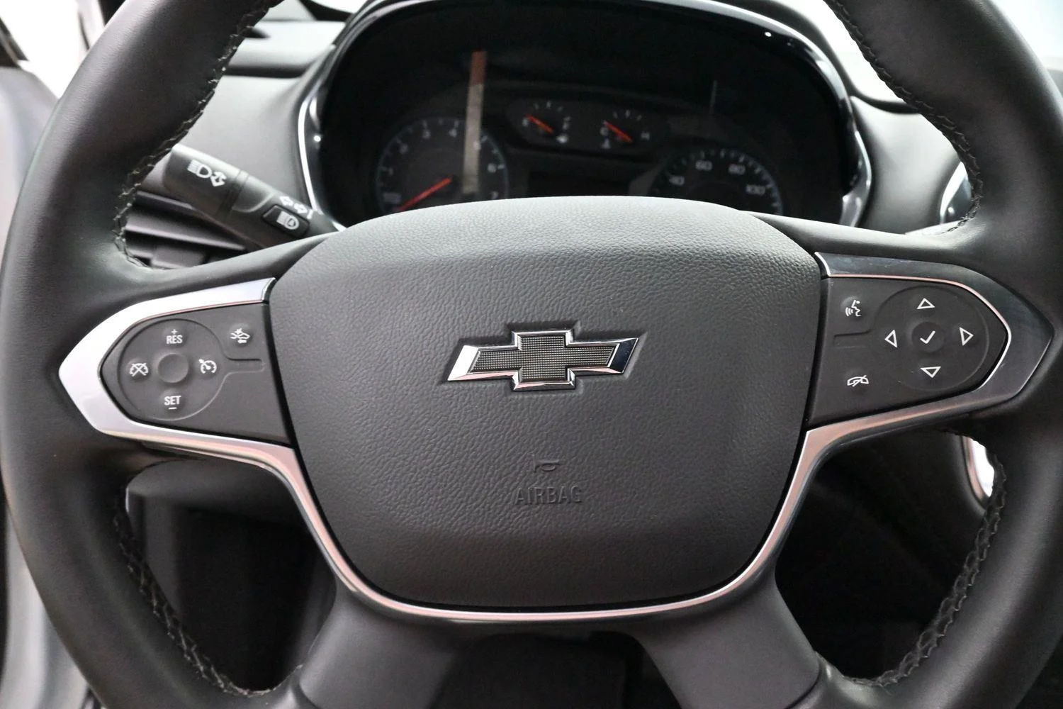 Used 2023 Summit White Chevrolet LT Cloth image 17