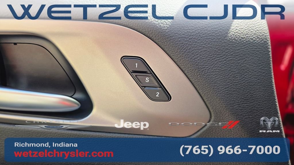 New 2027 Red Hot Pearl-Coat Exterior Paint Chrysler Limited image 15
