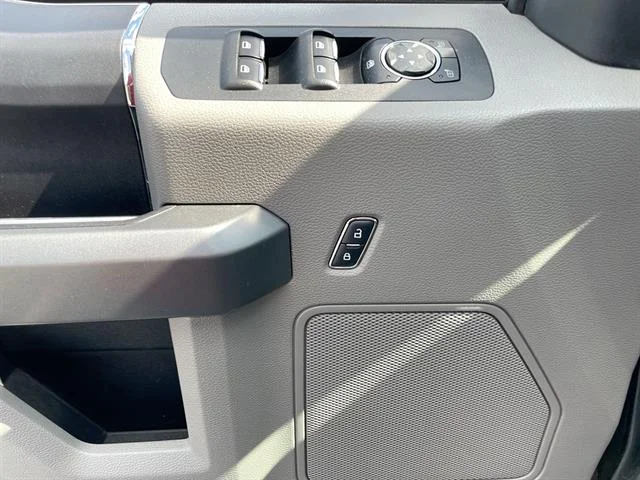 Used 2016 Magnetic Metallic Ford XL image 19