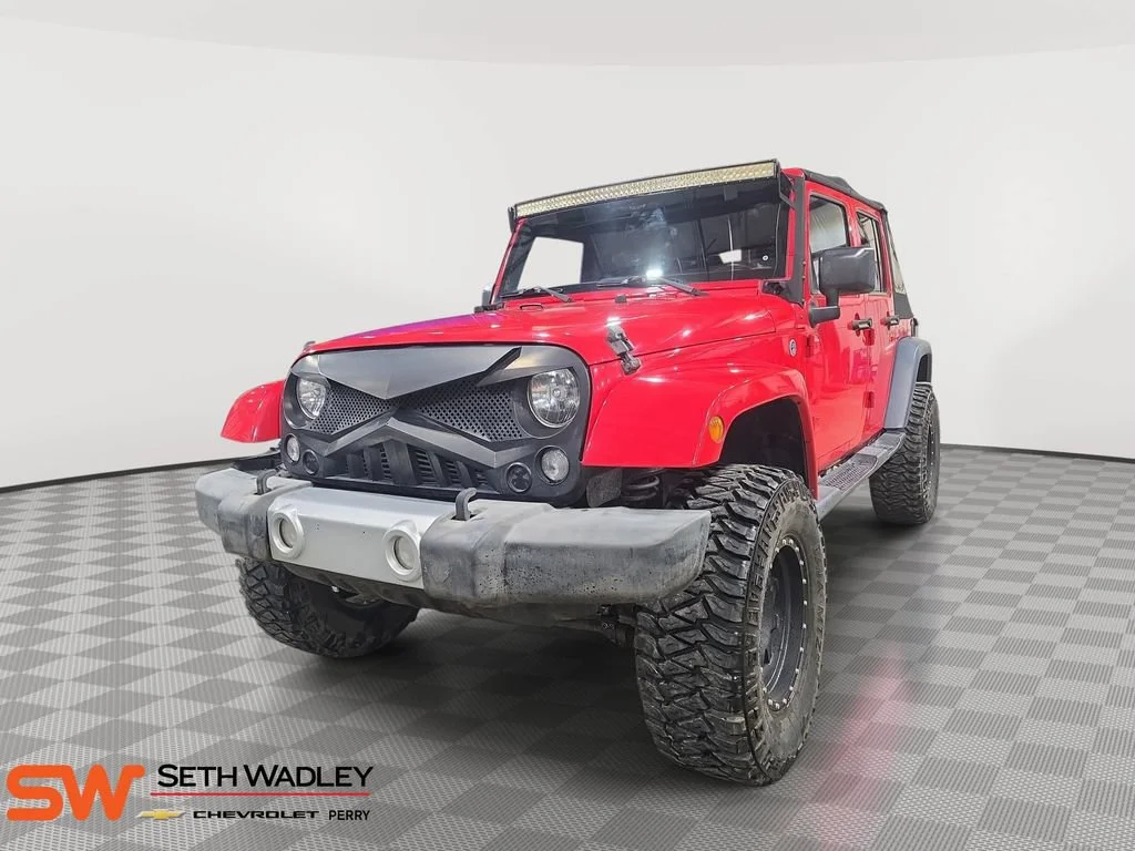 Used 2015 Red Jeep Sahara image 3