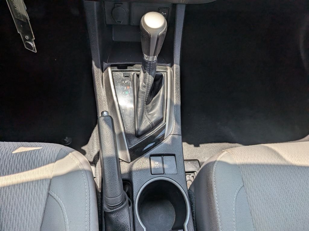 Used 2015 Gray Toyota LE image 22