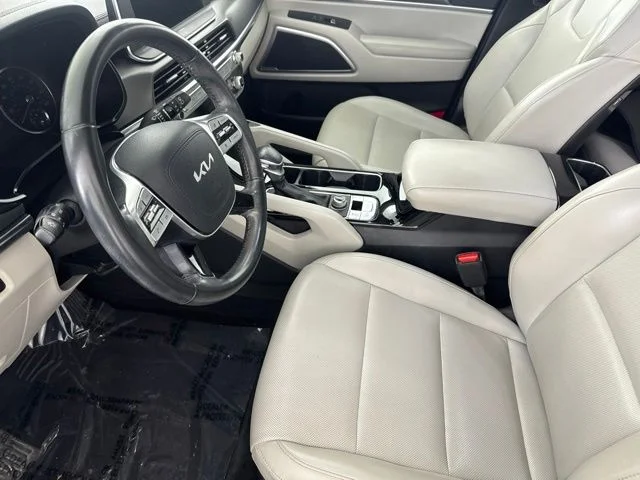 Used 2022 White Kia S image 25