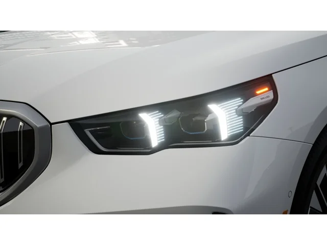 New 2027 Alpine White BMW  image 6