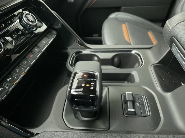Used 2025 White GMC AT4 image 20