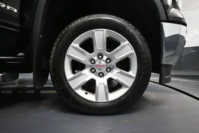Used 2015 Black GMC SLE image 17
