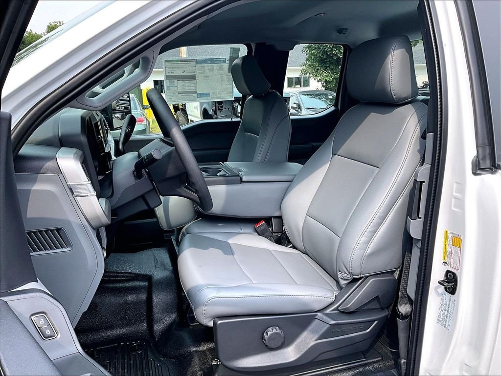 New 2026 Oxford White Ford XL image 9
