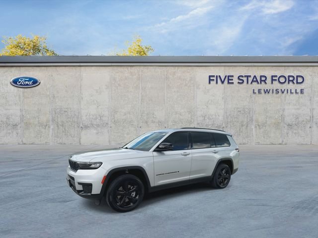 Used 2023 Silver Jeep Altitude image 4