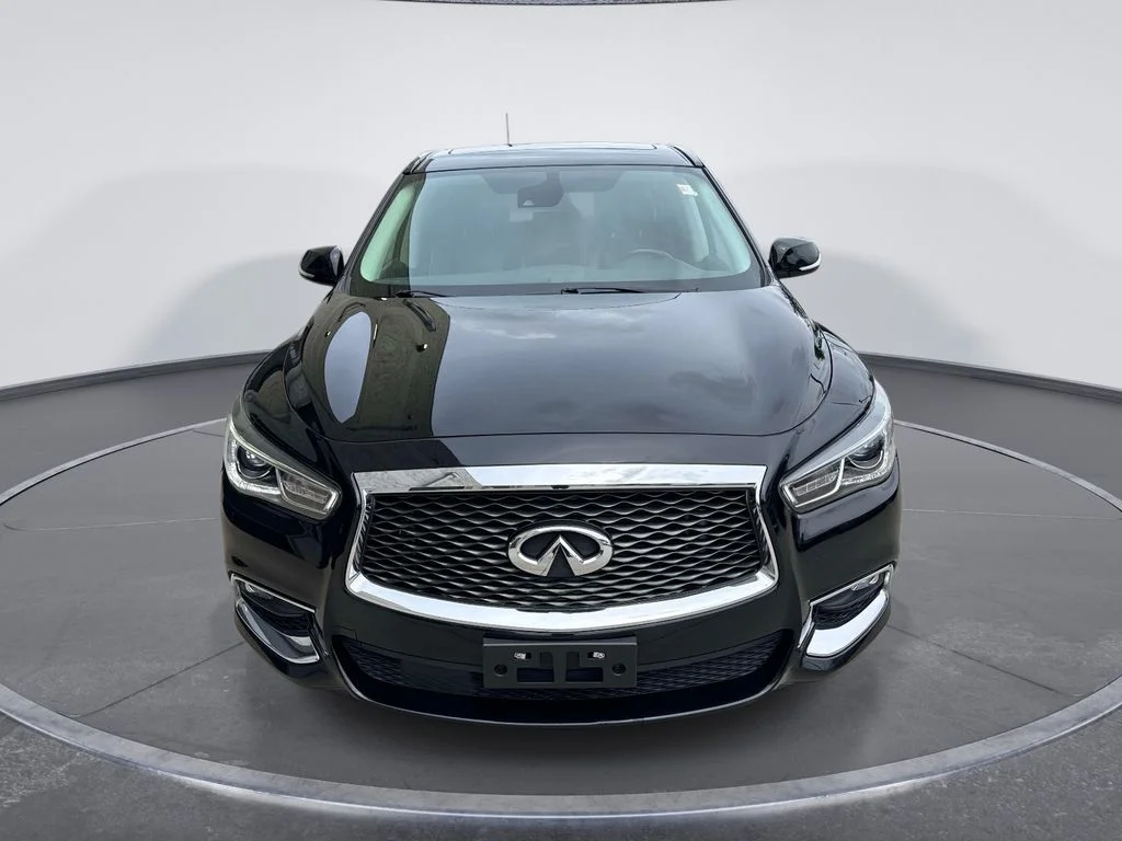 Used 2019 Black INFINITI PURE image 2